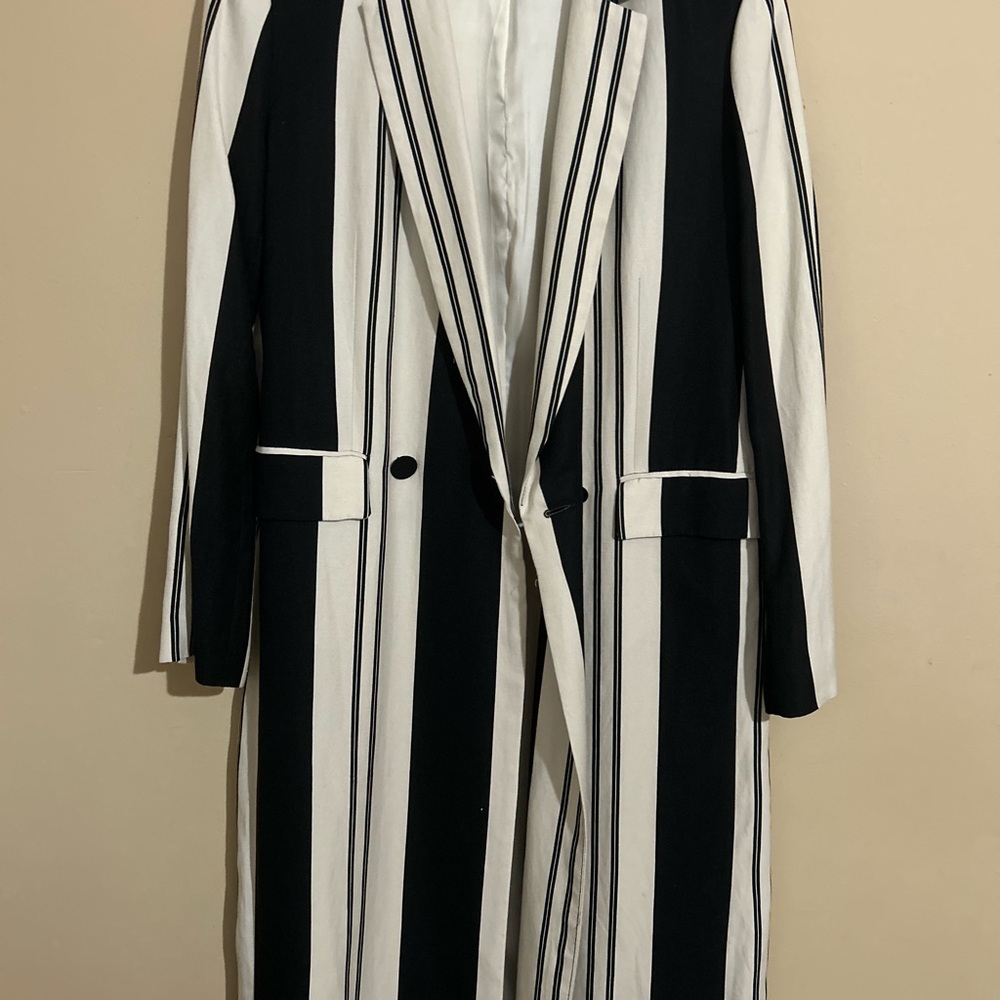 Zara Black and White Sheath Blazer with 3/4 Sleeves